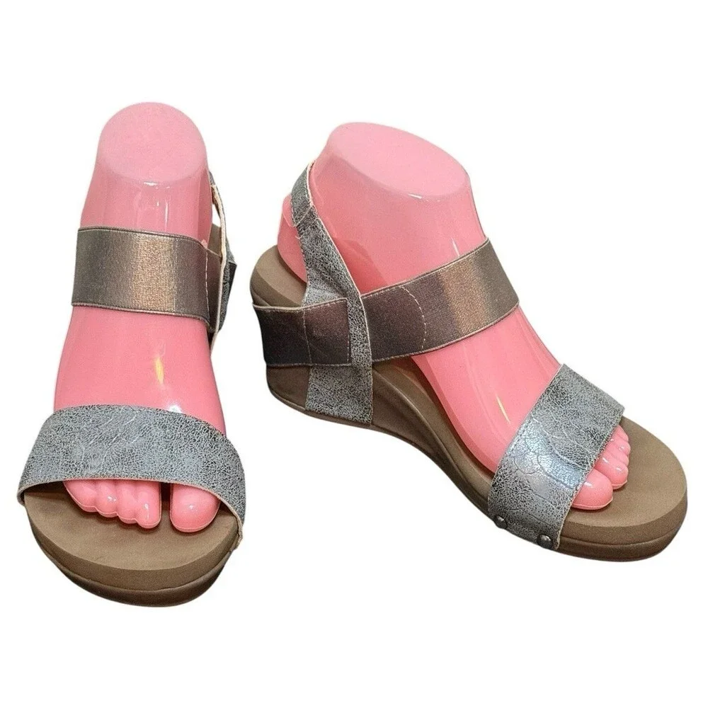 Boutique by Corkys Bandit Bronze Metallic Wedge Sandals Size 8 EUC